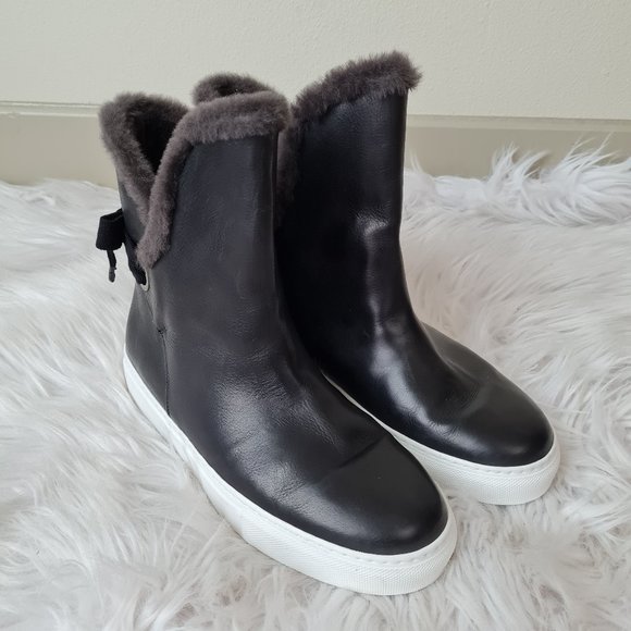 M. Gemi Shoes - M. Gemi Women's The Sofia Shearling Bootie sz 40